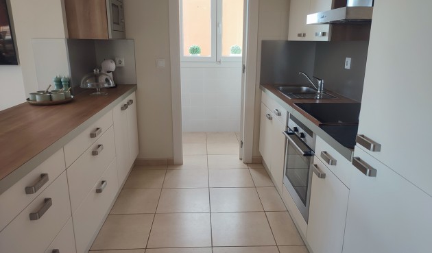 Resale - Apartment -
Altaona Golf - Inland
