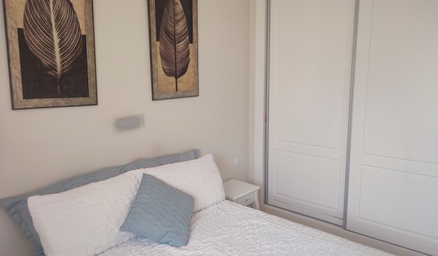 Resale - Apartment -
Altaona Golf - Inland