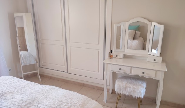Resale - Apartment -
Altaona Golf - Inland