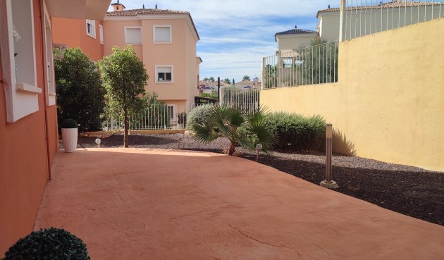 Resale - Apartment -
Altaona Golf - Inland