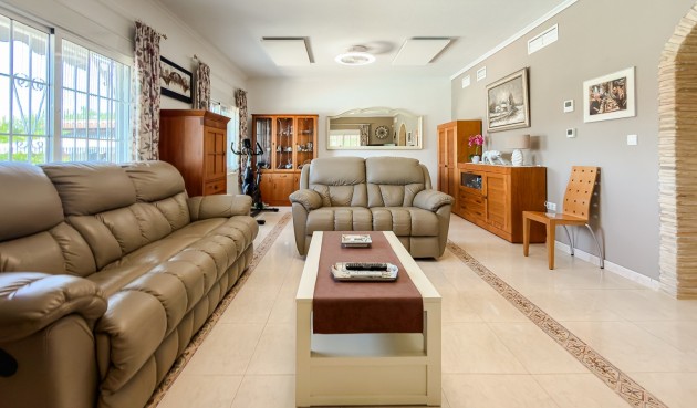Återförsäljning - Villa -
Catral - Costa Blanca