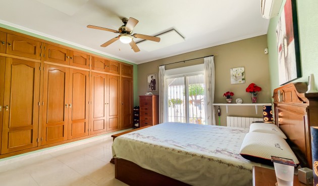 Återförsäljning - Villa -
Catral - Costa Blanca