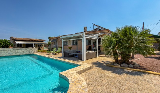 Återförsäljning - Villa -
Catral - Costa Blanca