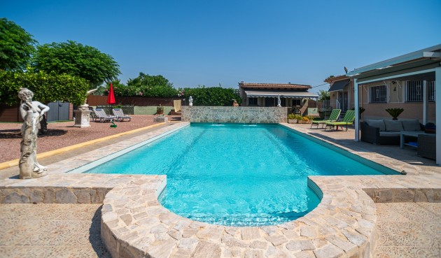 Återförsäljning - Villa -
Catral - Costa Blanca