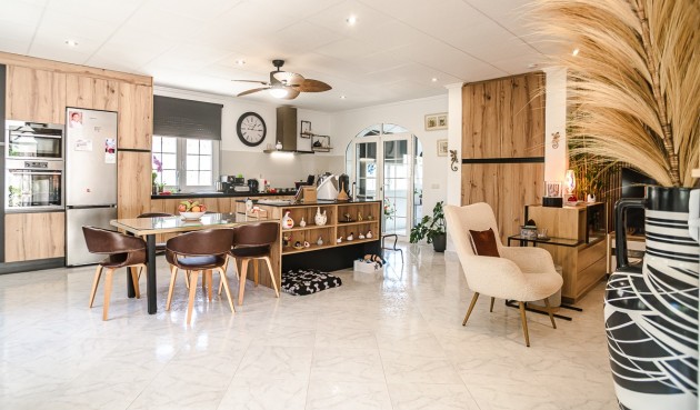 Resale - Villa -
La Marina - Costa Blanca