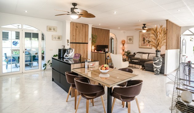 Resale - Villa -
La Marina - Costa Blanca