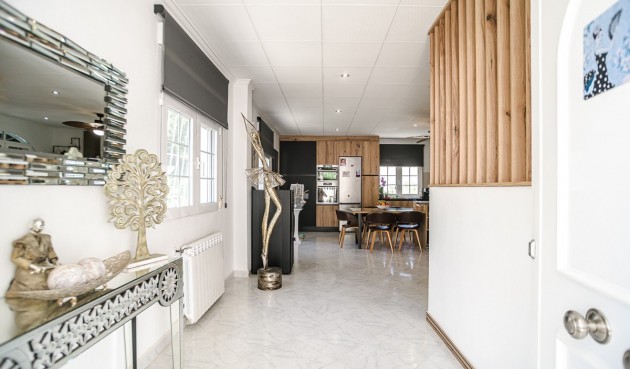 Resale - Villa -
La Marina - Costa Blanca