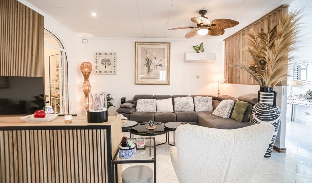 Resale - Villa -
La Marina - Costa Blanca