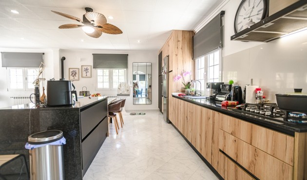 Resale - Villa -
La Marina - Costa Blanca