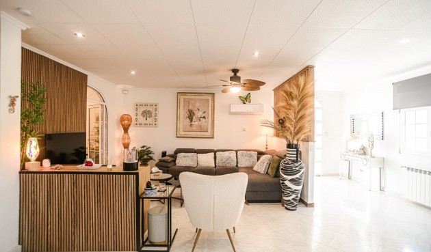 Resale - Villa -
La Marina - Costa Blanca