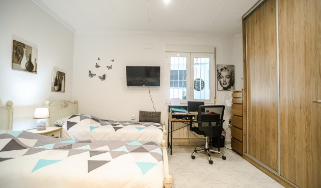 Resale - Villa -
La Marina - Costa Blanca