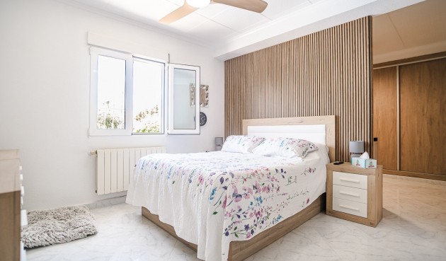 Resale - Villa -
La Marina - Costa Blanca