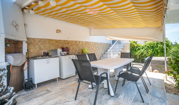 Resale - Villa -
La Marina - Costa Blanca