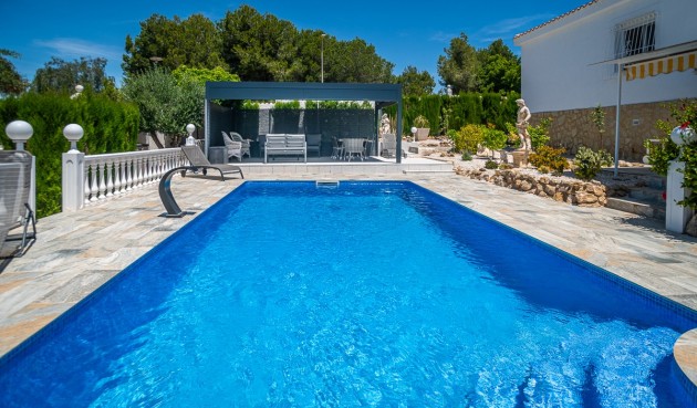 Resale - Villa -
La Marina - Costa Blanca