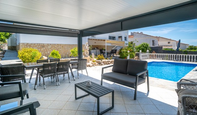 Resale - Villa -
La Marina - Costa Blanca