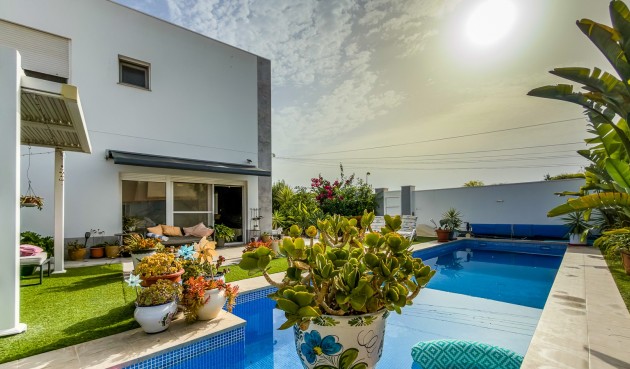 Resale - Villa -
Torrevieja - Costa Blanca