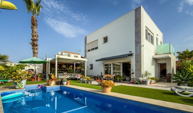 Resale - Villa -
Torrevieja - Costa Blanca