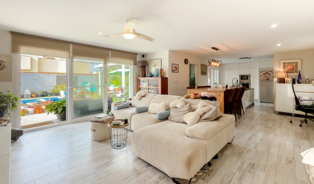 Resale - Villa -
Torrevieja - Costa Blanca