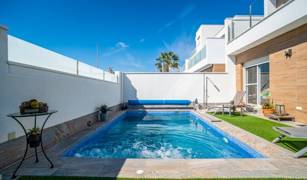 Resale - Villa -
Pilar de la Horadada - Costa Blanca