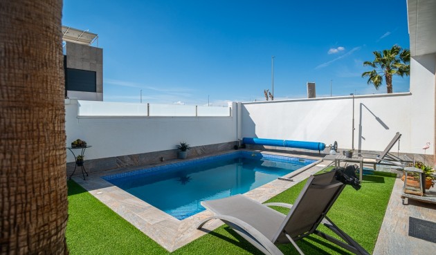 Resale - Villa -
Pilar de la Horadada - Costa Blanca