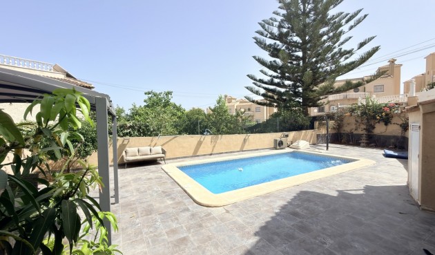 Reventa - Villa -
Orihuela Costa - Costa Blanca