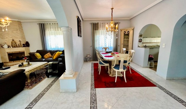 Resale - Villa -
Orihuela - Inland