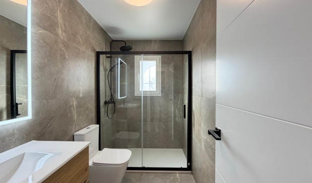 Resale - Town House -
Torrevieja - Miramar - Torre Del Moro