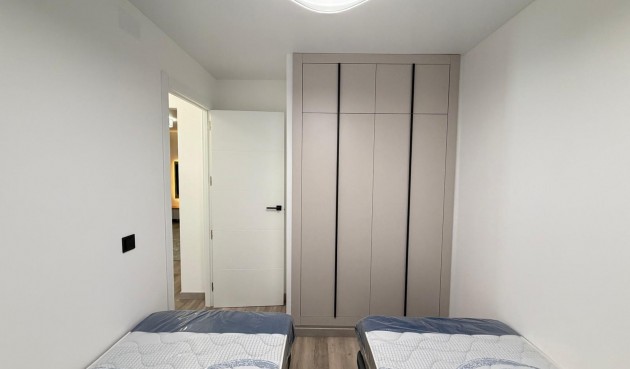 Resale - Town House -
Torrevieja - Miramar - Torre Del Moro