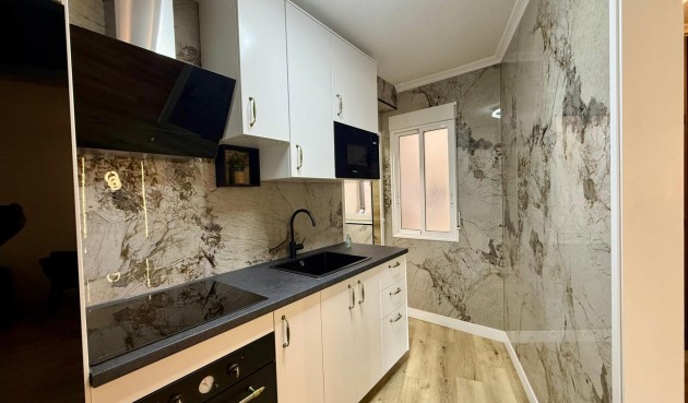 Resale - Apartment -
Torrevieja - Playa del Cura