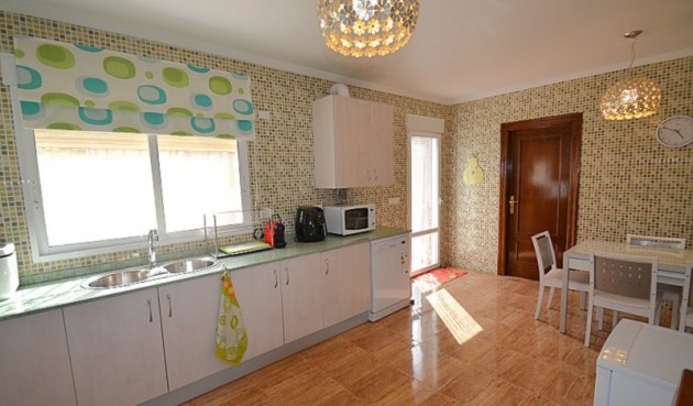 Resale - Villa -
Campos del Río - Inland