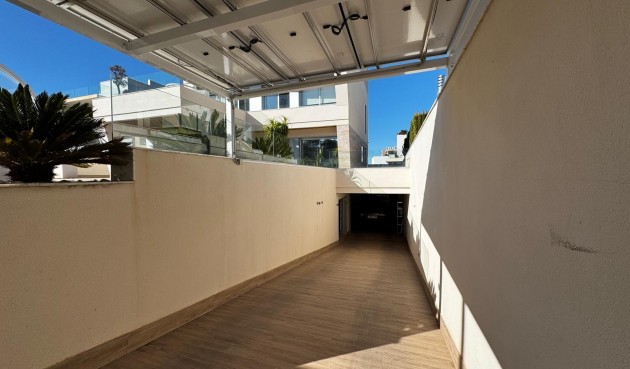 Resale - Villa -
Orihuela Costa - Campoamor