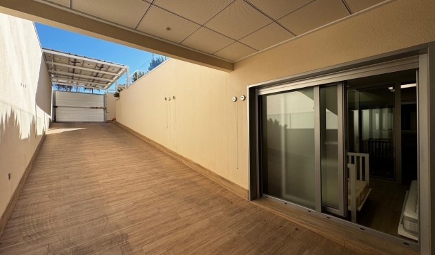 Resale - Villa -
Orihuela Costa - Campoamor