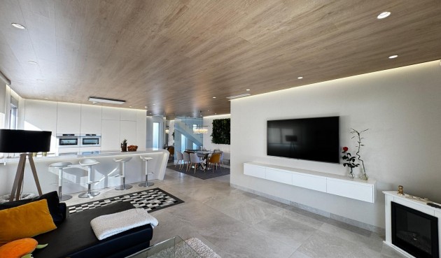 Resale - Villa -
Orihuela Costa - Campoamor