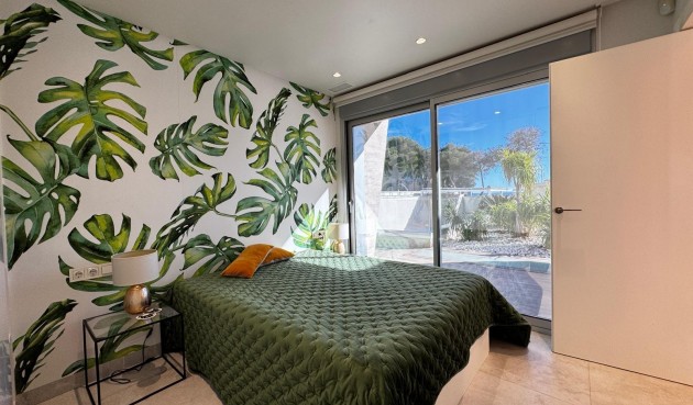 Resale - Villa -
Orihuela Costa - Campoamor