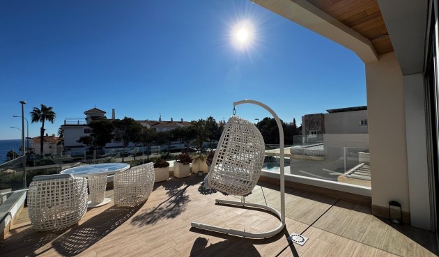Resale - Villa -
Orihuela Costa - Campoamor