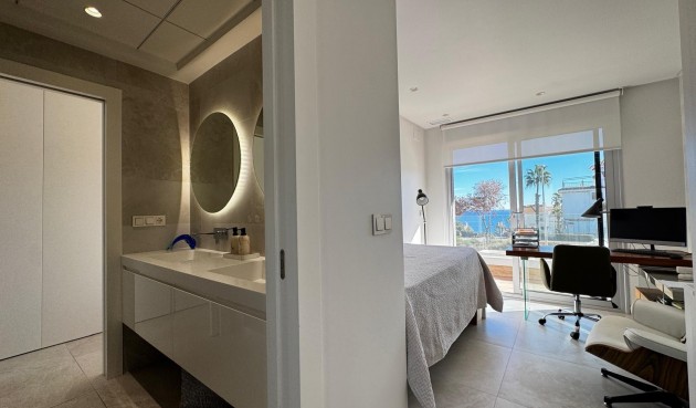 Resale - Villa -
Orihuela Costa - Campoamor