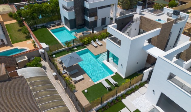 Resale - Villa -
Torrevieja - Torreta Florida