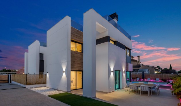 Resale - Villa -
Torrevieja - Torreta Florida