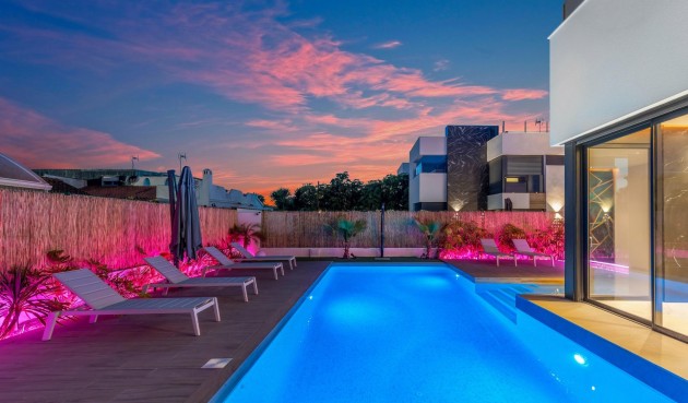 Resale - Villa -
Torrevieja - Torreta Florida