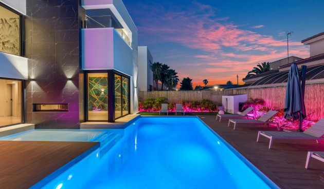Resale - Villa -
Torrevieja - Torreta Florida