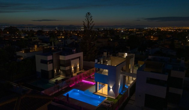 Resale - Villa -
Torrevieja - Torreta Florida