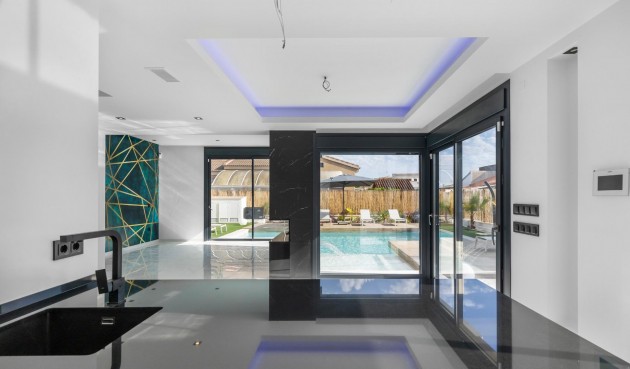Resale - Villa -
Torrevieja - Torreta Florida