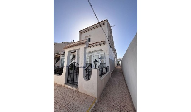Resale - Town House -
Villamartin - Costa Blanca