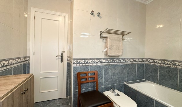 Brukt - Villa -
Villamartin - Costa Blanca