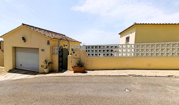 Resale - Villa -
Las Ramblas Golf - Inland