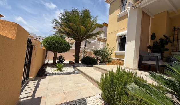 Resale - Bungalow -
Orihuela Costa - Los Dolses