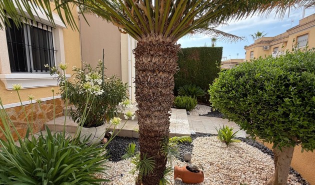Resale - Bungalow -
Orihuela Costa - Los Dolses