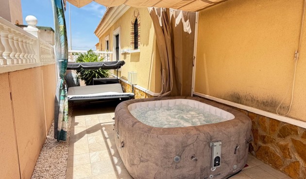 Resale - Bungalow -
Orihuela Costa - Los Dolses