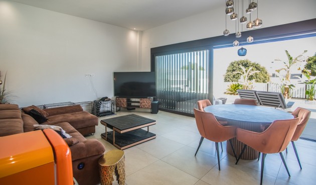 Resale - Villa -
Rojales - Inland