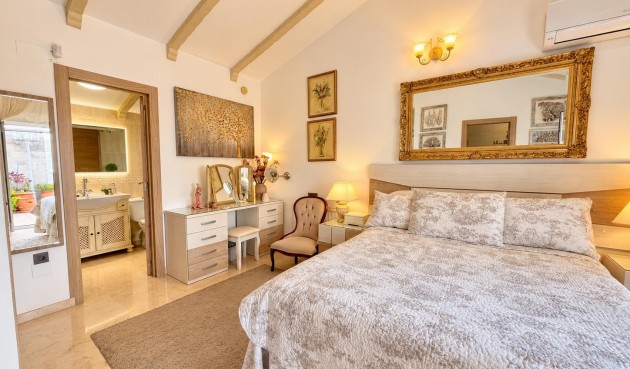 Resale - Villa -
Orihuela Costa - Costa Blanca